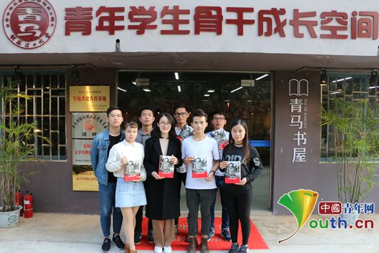 参加团日活动的太阳集团城网站2017研支团成员合影留念。 太阳集团城网站2017研支团 供图 参加团日活动的太阳集团城网站2017研支团成员合影留念。 太阳集团城网站2017研支团 供图